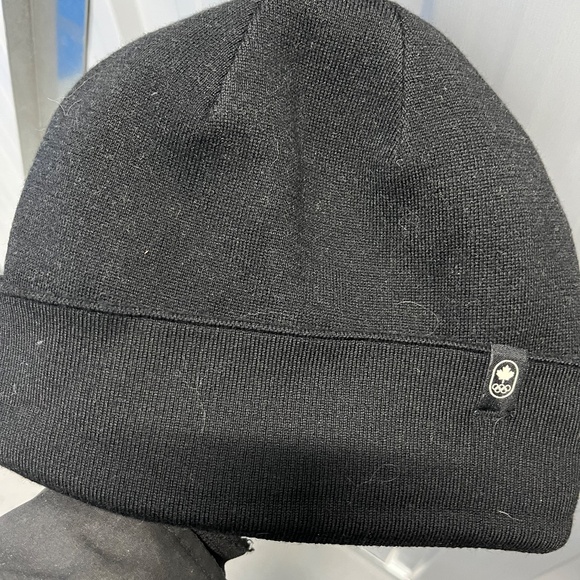 Limited edition Lululemon team Canada toque hat - Picture 4 of 6